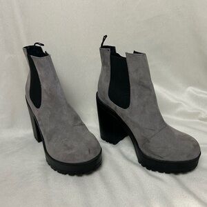 DIVIDED Gray Suede Women's Chunky Comfortable & Sturdy Ankle Boots Size 37 / 6.5